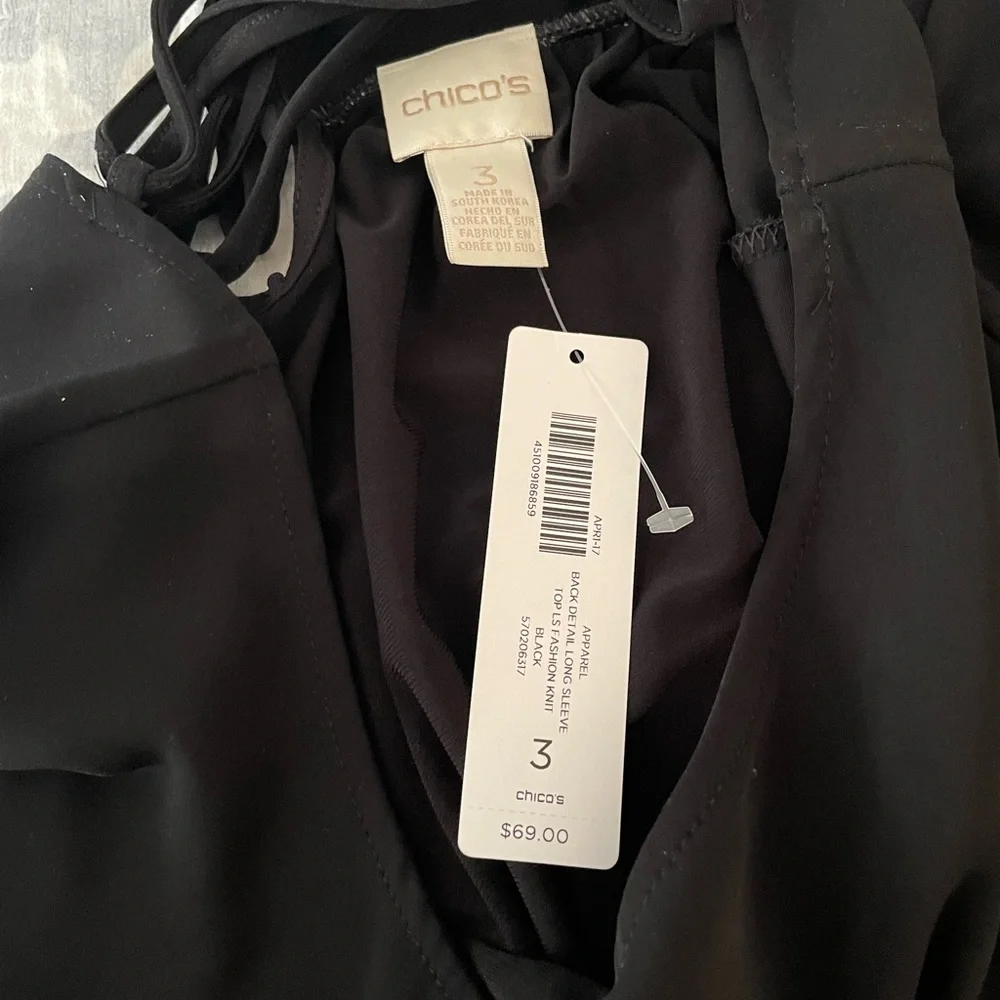 New Chico’s top with details on back and sleeves. - Picture 4 of 6